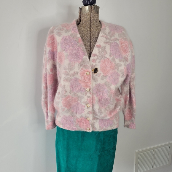 Vintage Sweaters - Free in bundle Vintage 80's pink floral angora button down cardigan